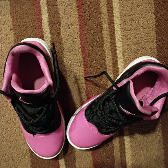 Pink/black girl Jordans 4y - Picture 1 of 5
